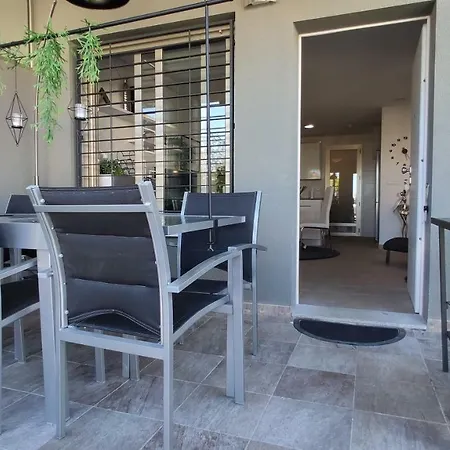 Amazing Chalet In Torrevieja
